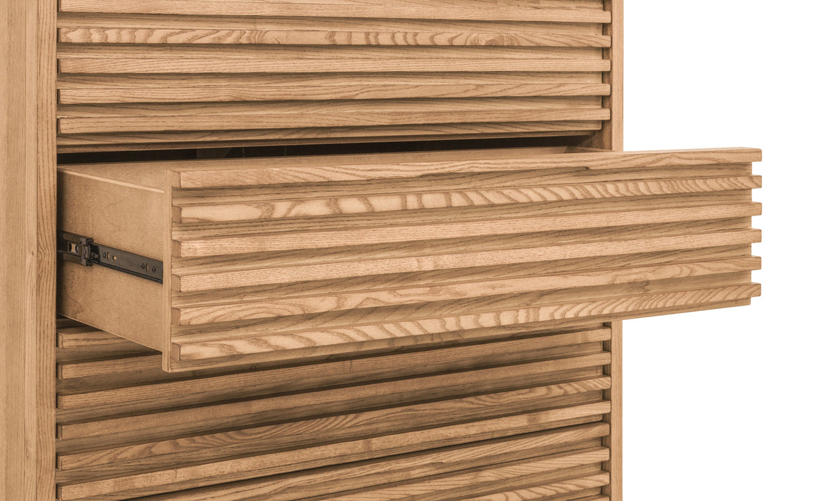 Ladekast essenhout met 5 laden, Tanner Japandi lamellenfront, flaxen naturel – 107 x 46 x 132 cm