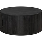Ronde zwarte salontafel met houtnerf op het blad en een geribbelde zijkant
