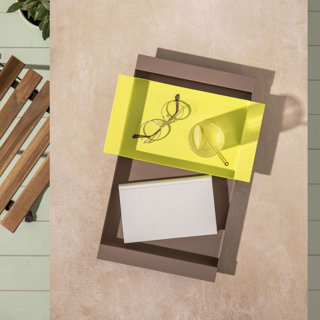 Dienblad metaal Ryo groot mocca 27 x 47 x 3,5 cm, met anti-slipvoetjes