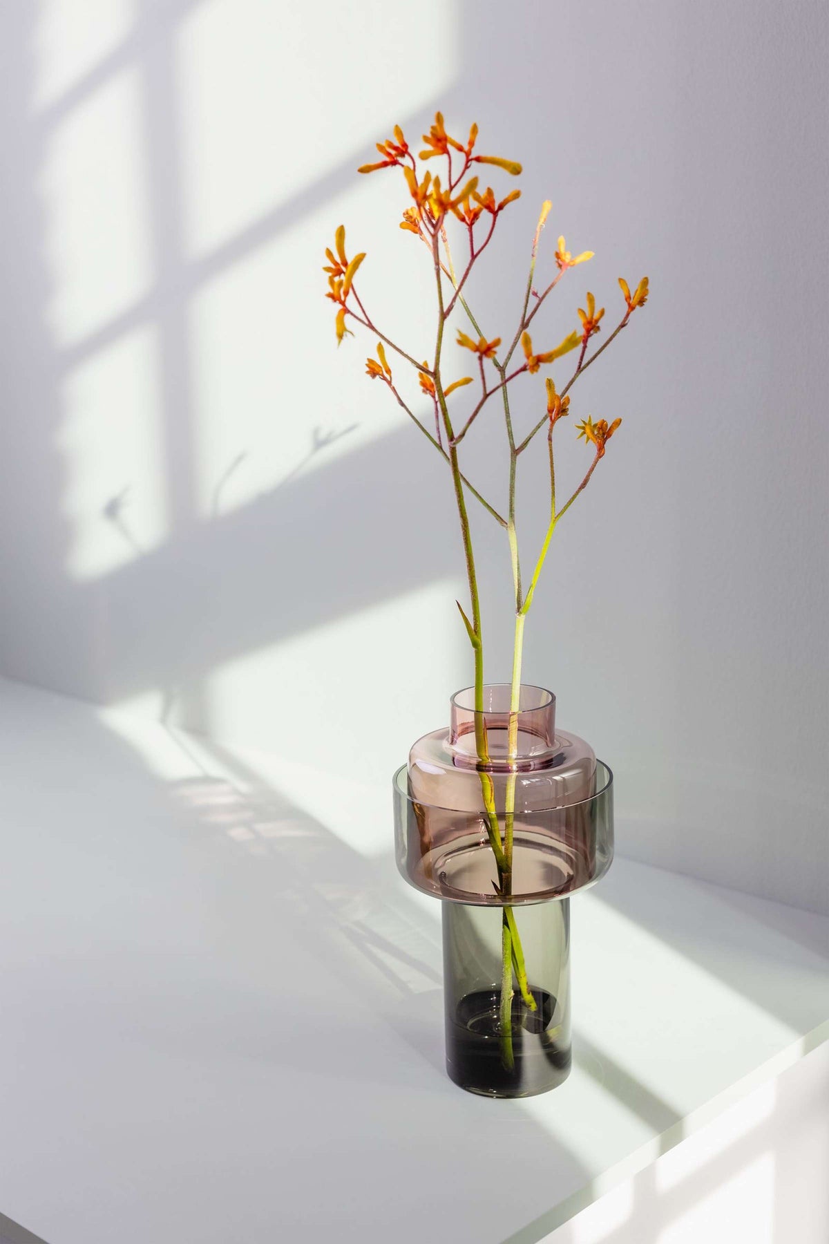 Vaas glas mondgeblazen tweedelig Aura, paars en grijs, H 31 cm Ø 17 cm, glas-in-glas-look