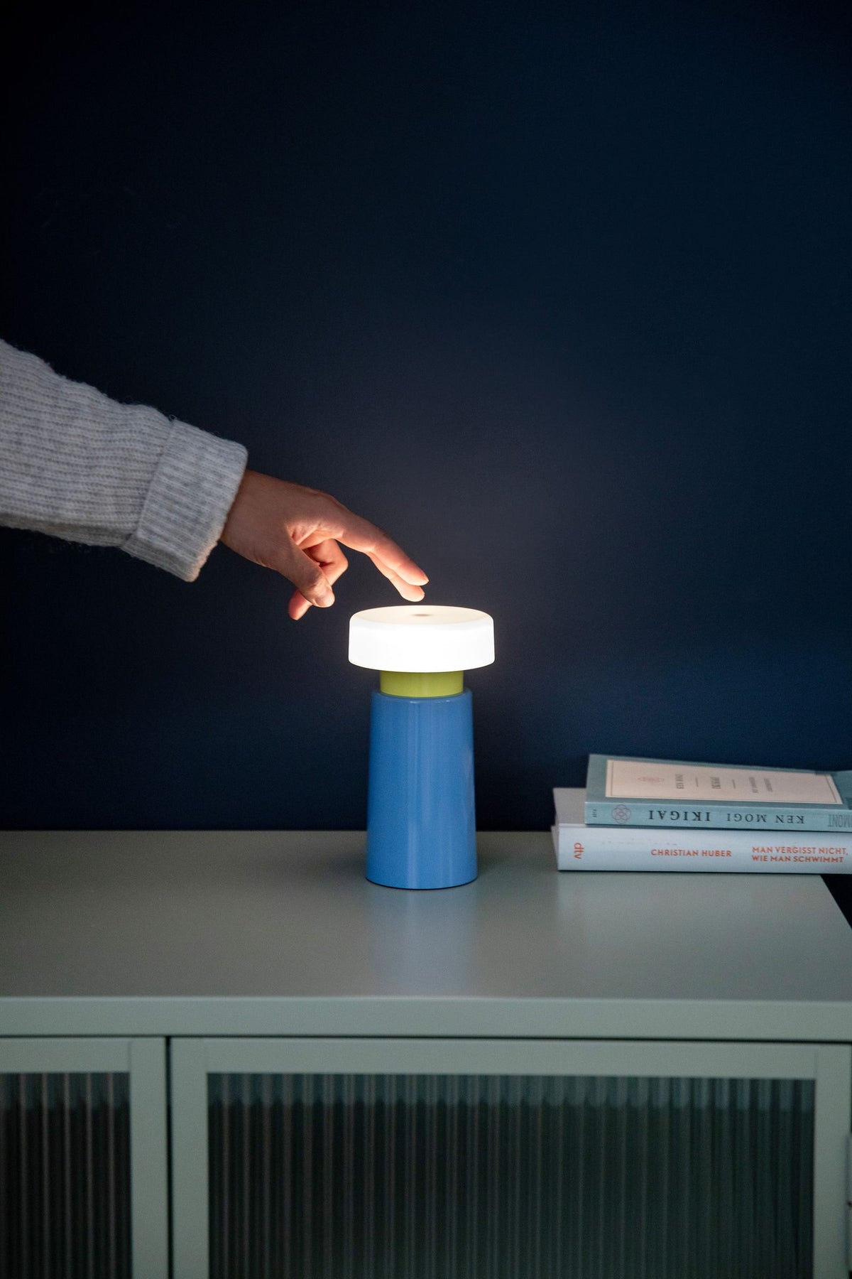 Tafellamp led oplaadbaar kunststof Victoria aquablauw H 17,5 cm Ø 9,5 cm, draadloos met dimmer