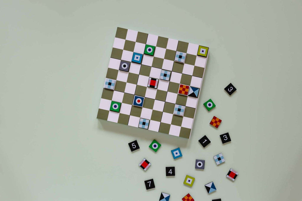 Sudoku-spel hout met gelakte speelstukken, grafisch design, 81 speelstukken en sjabloonboekje, 28 x 28 x 2,8 cm