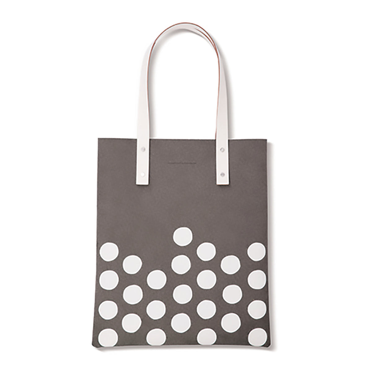 Grijze totebag met witte stippen onderaan en twee lange witte hengsels met klinknagels