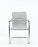 Vergaderstoel wolvilt Fenice zachtroze met sledeframe zwart, model X6, armleuningen – 56 x 60 x 91 cm